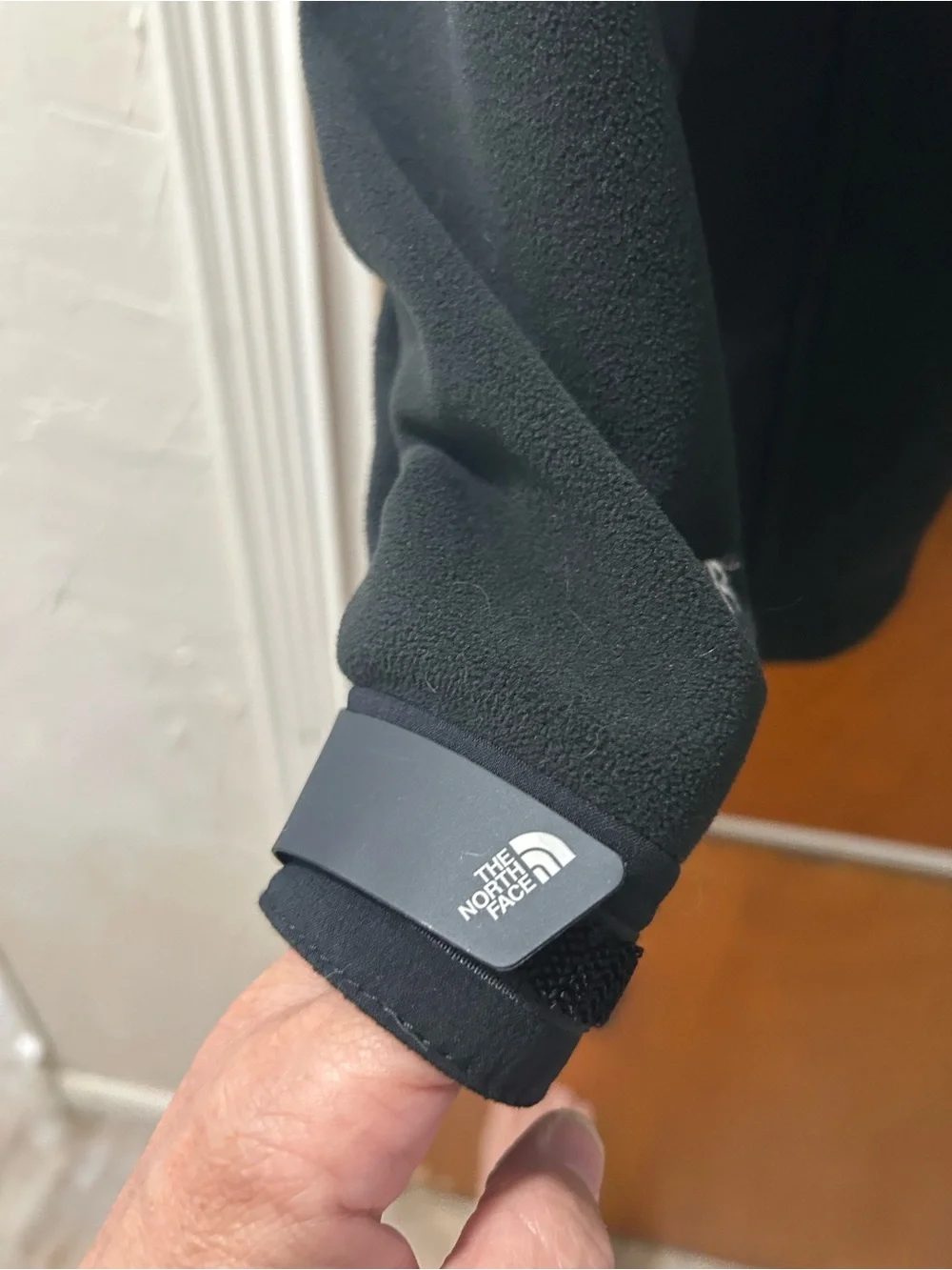The North Face Black Men’s Lightweight Full-Zip Jacket